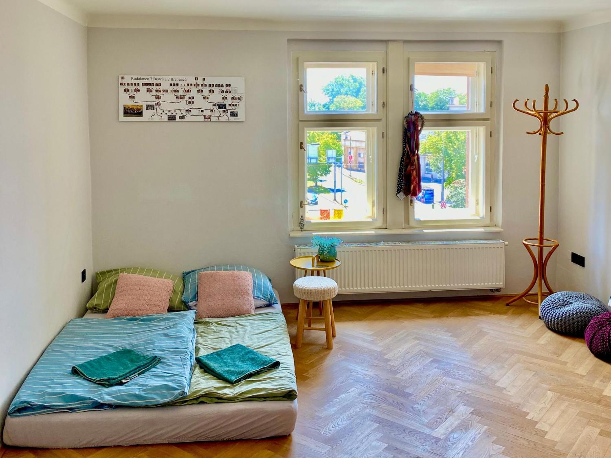 Knk Vibrant Central Spacious Hideaway Apartment Hradec Kralove Exterior photo